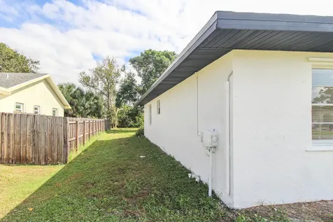 313 Nw Dorchester Street Port Saint Lucie FL 34983
