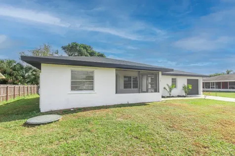313 Nw Dorchester Street Port Saint Lucie FL 34983