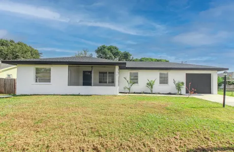 313 Nw Dorchester Street Port Saint Lucie FL 34983