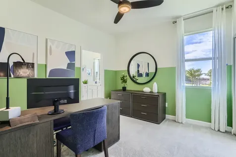 818 Se Grovebush Lane Port Saint Lucie FL 34984