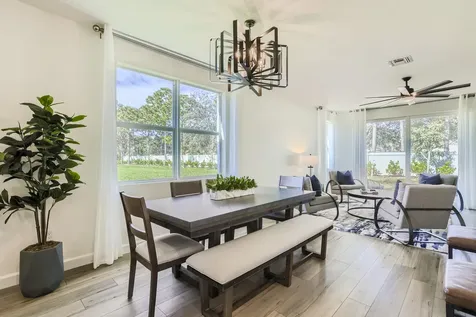 818 Se Grovebush Lane Port Saint Lucie FL 34984