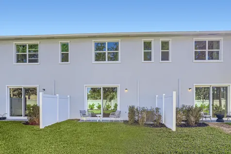 820 Se Grovebush Lane Port Saint Lucie FL 34984