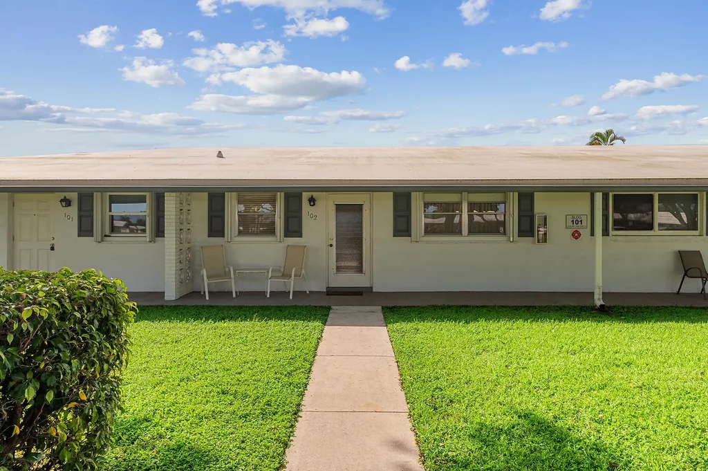 101 Leisure Lake Circle Boynton Beach FL 33426