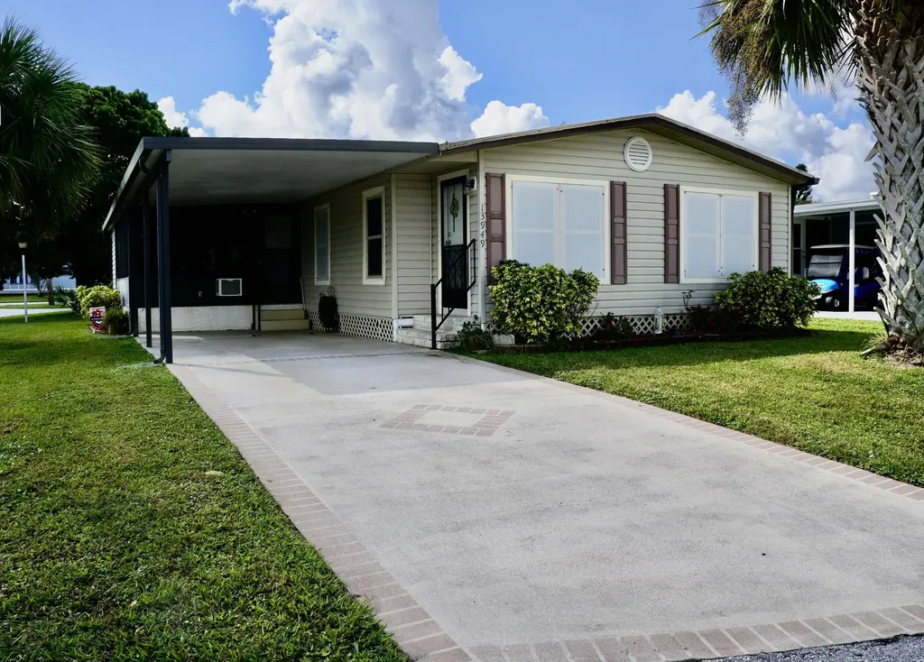13949 Adelfa Avenue Fort Pierce FL 34951