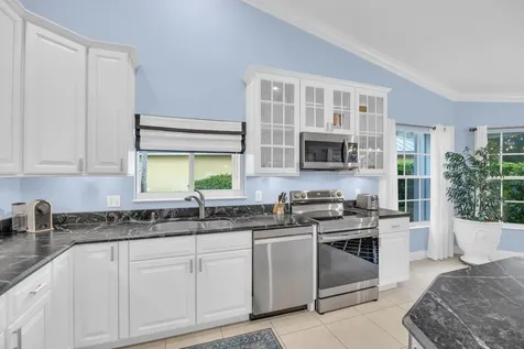 8216 Se Governors Way Hobe Sound FL 33455