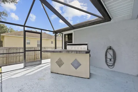 471 Se Ron Rico Terrace Port Saint Lucie FL 34983