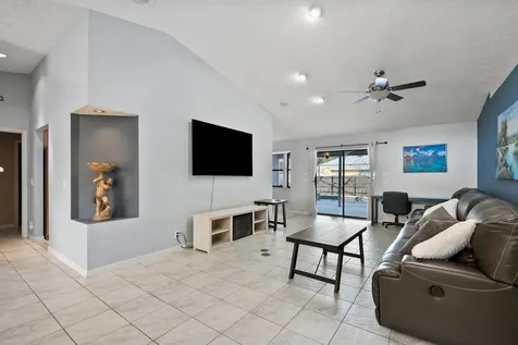 471 Se Ron Rico Terrace Port Saint Lucie FL 34983
