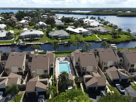 1102 Se Mitchell Avenue Port Saint Lucie FL 34952