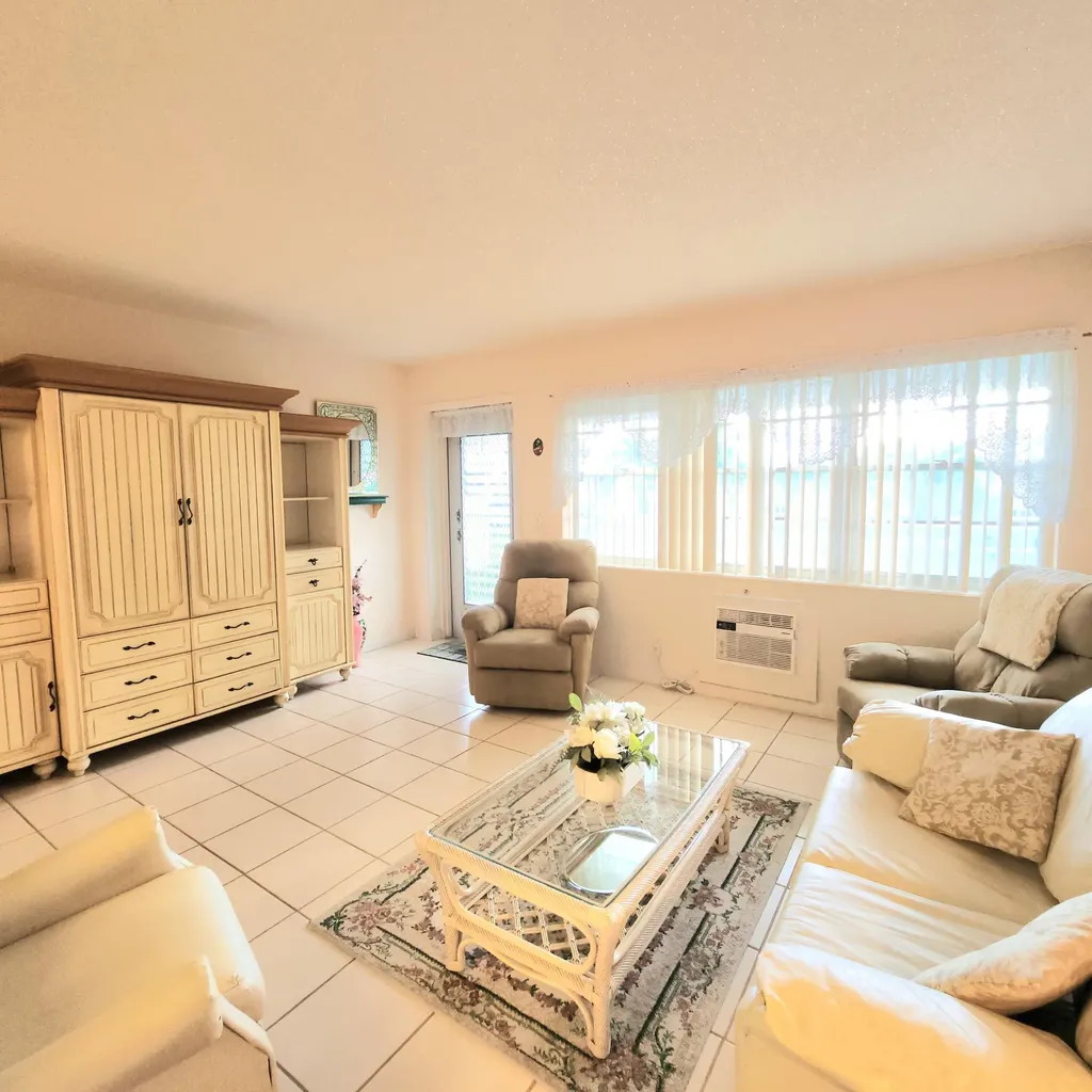 164 Sheffield G West Palm Beach FL 33417
