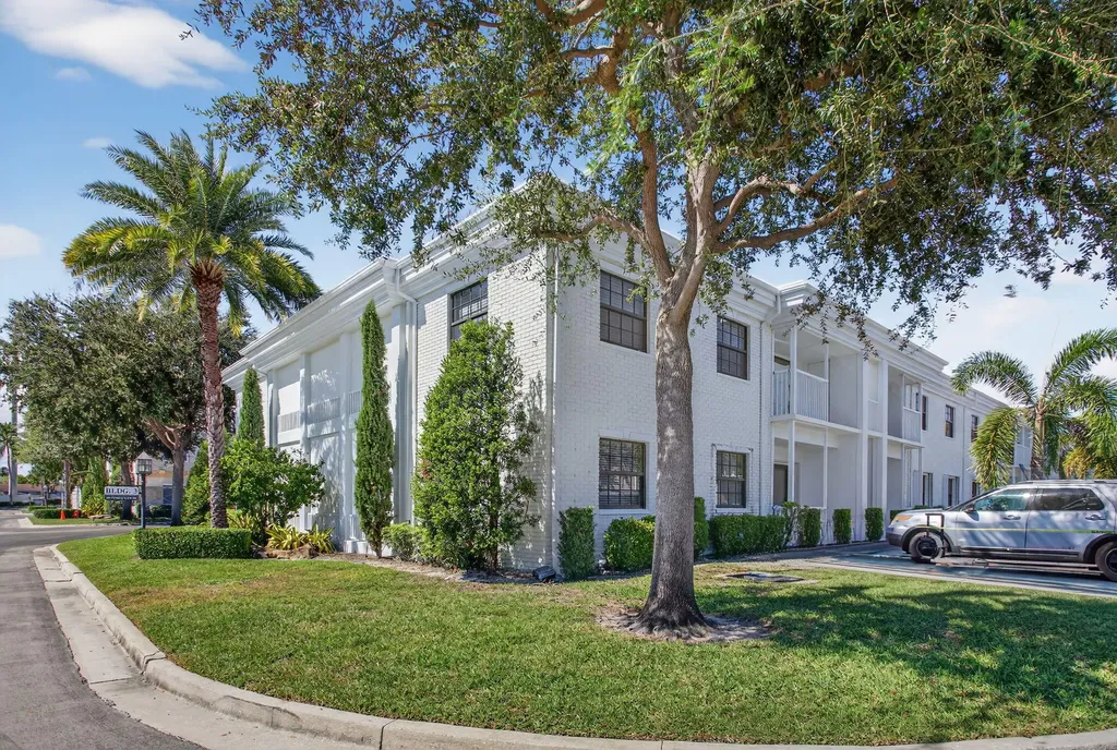 130 Cypress Club Drive Pompano Beach FL 33060