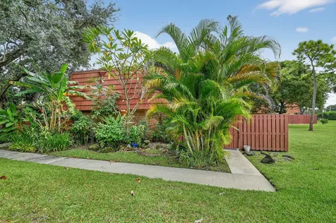 1540 Masters Circle Delray Beach FL 33445
