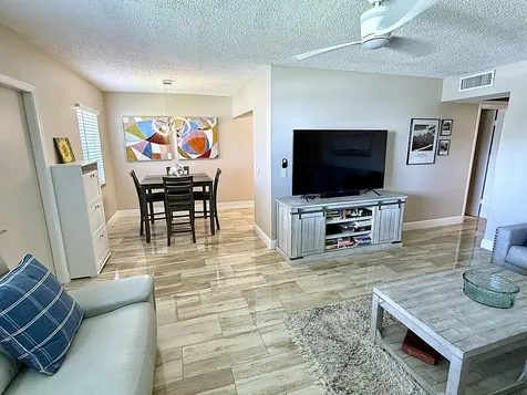 359 Oakridge T Deerfield Beach FL 33442