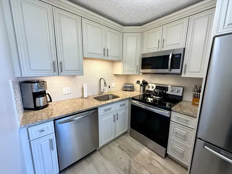 359 Oakridge T Deerfield Beach FL 33442