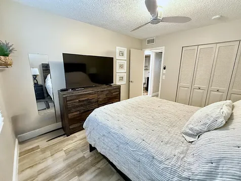 359 Oakridge T Deerfield Beach FL 33442