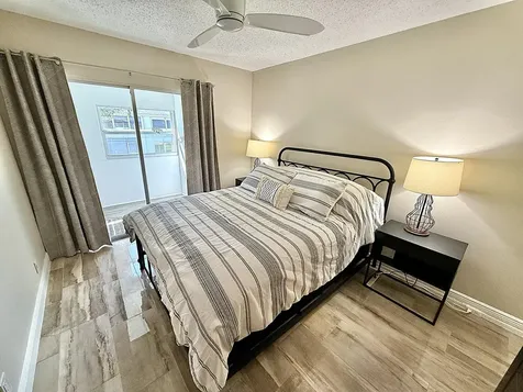 359 Oakridge T Deerfield Beach FL 33442