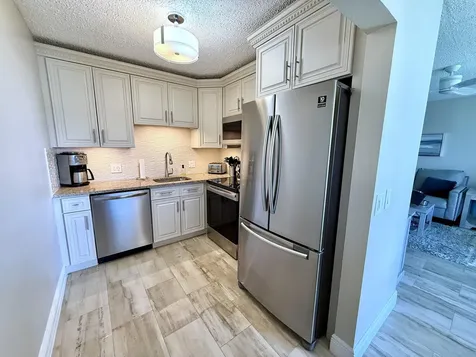 359 Oakridge T Deerfield Beach FL 33442