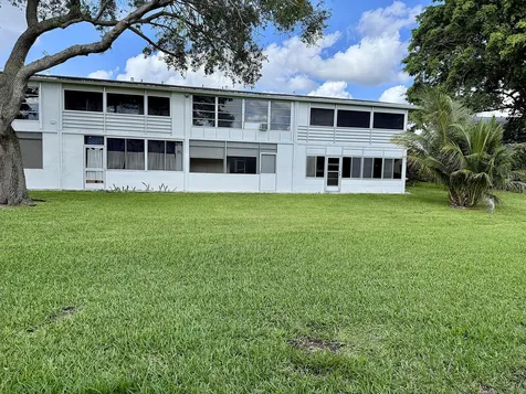 359 Oakridge T Deerfield Beach FL 33442