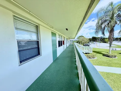 359 Oakridge T Deerfield Beach FL 33442