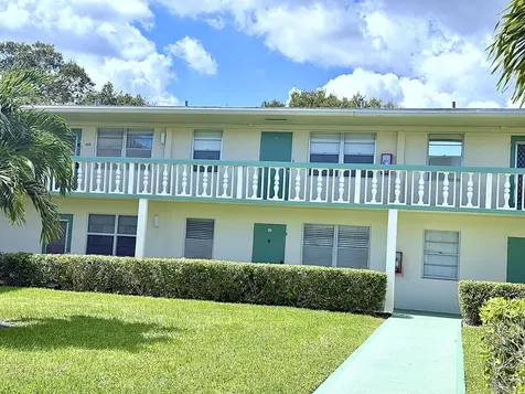 359 Oakridge T Deerfield Beach FL 33442