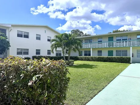 359 Oakridge T Deerfield Beach FL 33442