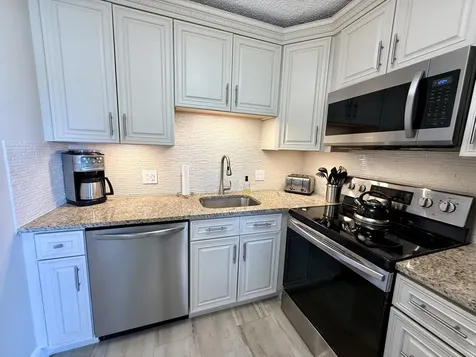 359 Oakridge T Deerfield Beach FL 33442
