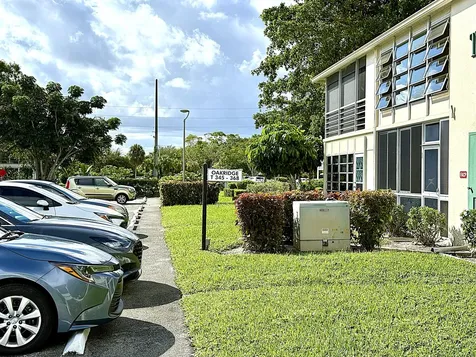 359 Oakridge T Deerfield Beach FL 33442