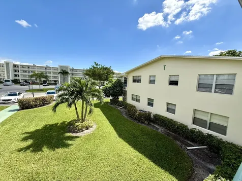 359 Oakridge T Deerfield Beach FL 33442
