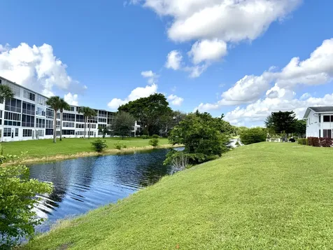 359 Oakridge T Deerfield Beach FL 33442