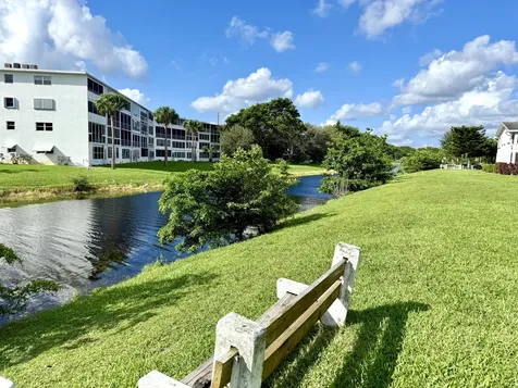 359 Oakridge T Deerfield Beach FL 33442
