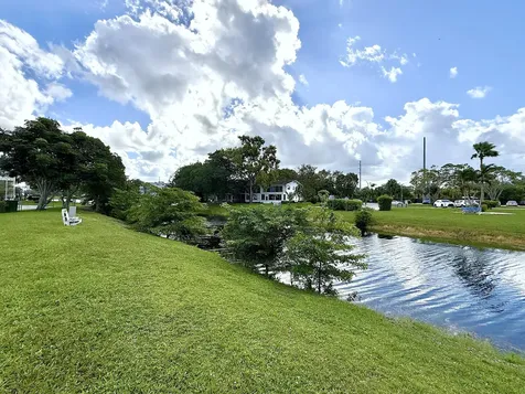 359 Oakridge T Deerfield Beach FL 33442
