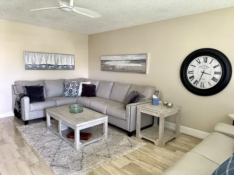 359 Oakridge T Deerfield Beach FL 33442
