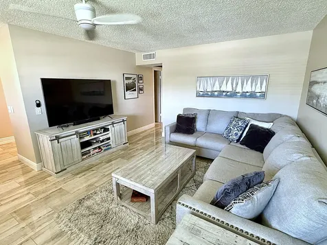 359 Oakridge T Deerfield Beach FL 33442