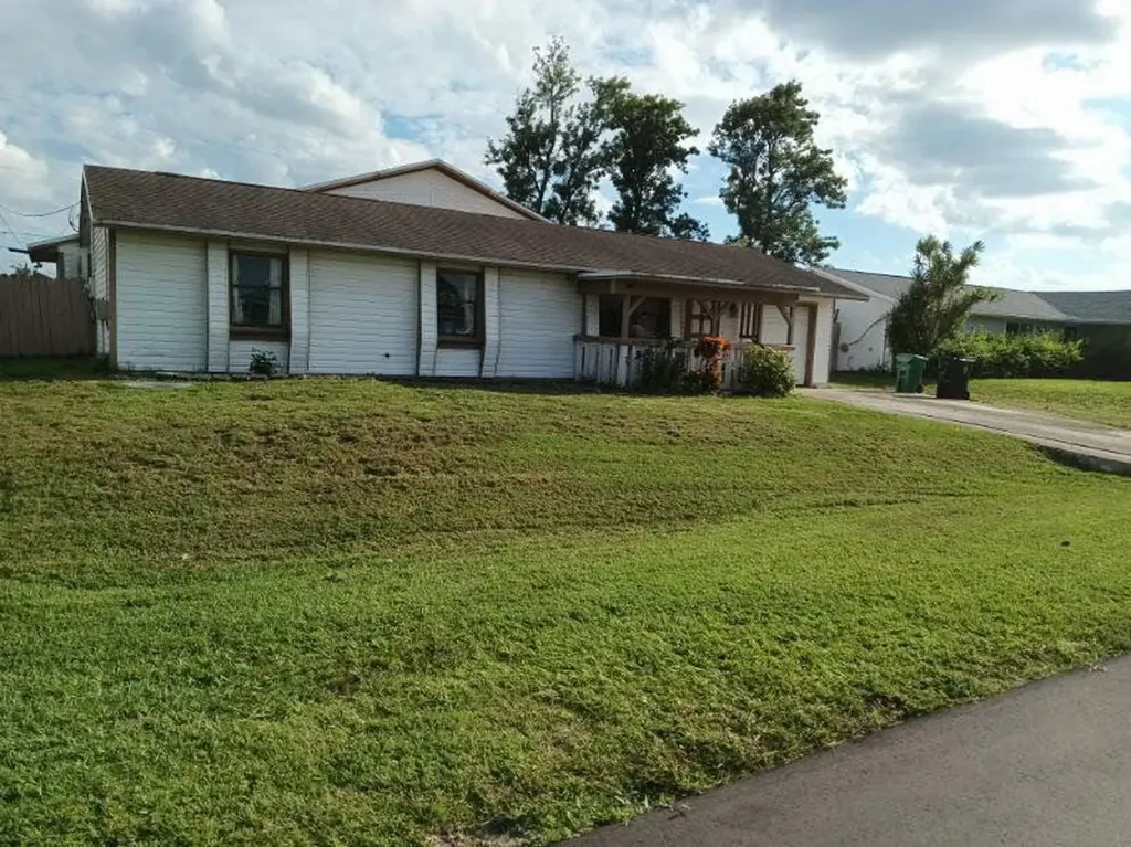 756 Sw Bond Road Port Saint Lucie FL 34953