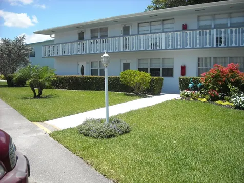 60 Kent D West Palm Beach FL 33417