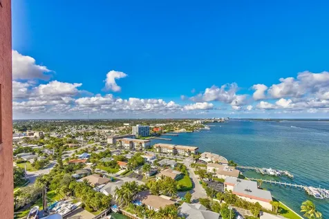 2650 Lake Shore Drive Riviera Beach FL 33404