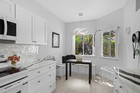 6809 Via Regina Boca Raton FL 33433