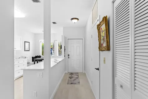 6809 Via Regina Boca Raton FL 33433