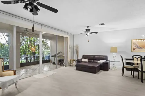 6809 Via Regina Boca Raton FL 33433