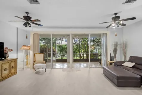 6809 Via Regina Boca Raton FL 33433