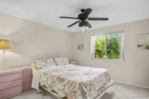 6809 Via Regina Boca Raton FL 33433