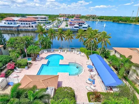 6809 Via Regina Boca Raton FL 33433