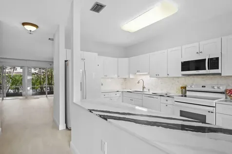 6809 Via Regina Boca Raton FL 33433