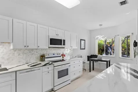 6809 Via Regina Boca Raton FL 33433