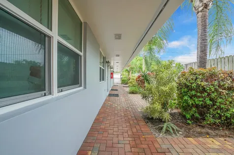 914 N Federal Highway Lake Worth Beach FL 33460