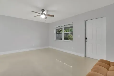 914 N Federal Highway Lake Worth Beach FL 33460