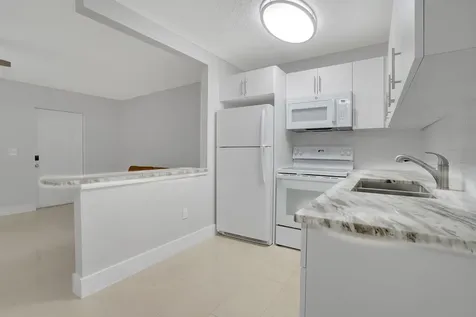 914 N Federal Highway Lake Worth Beach FL 33460