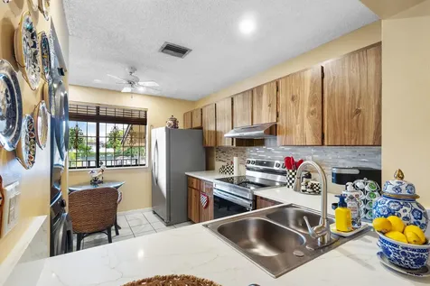 160 Se 7th Street Deerfield Beach FL 33441