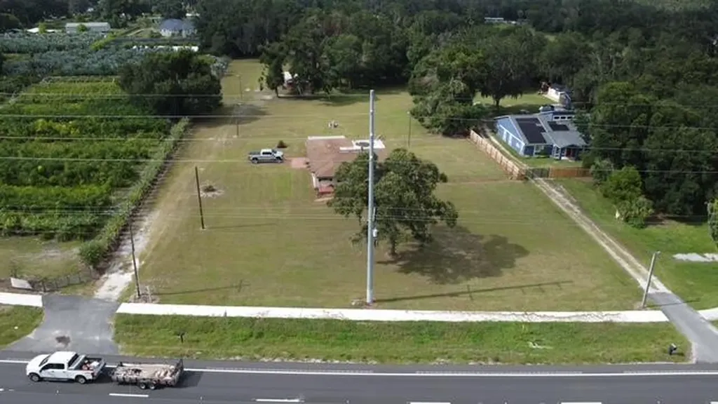 2806 E 60 Highway A Highway Plant City FL 33567