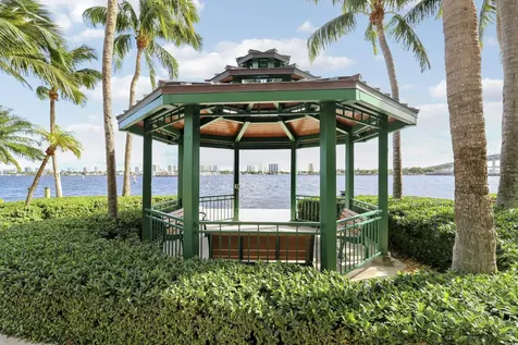 2650 Lake Shore Drive Riviera Beach FL 33404
