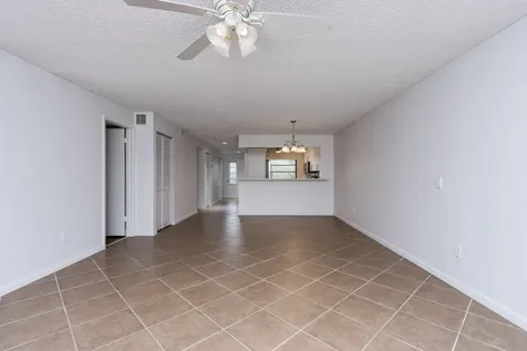 8535 Casa Del Lago Boca Raton FL 33433